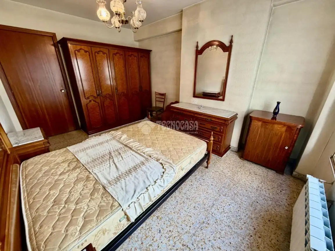 Dormitori de Pis en venda en León Capital  amb Calefacció, Parquet i Terrassa