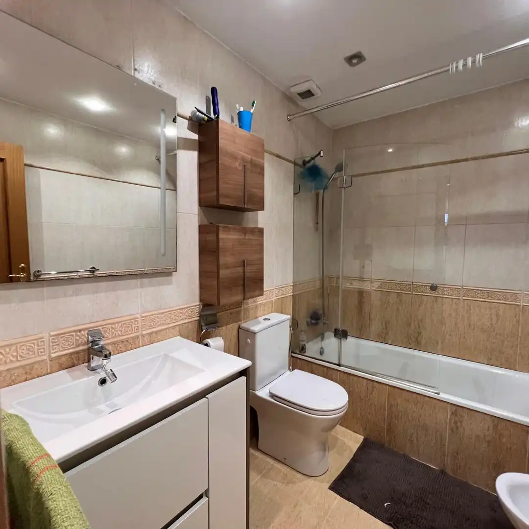 Badezimmer von Einfamilien-Reihenhaus zum Verkauf in Chiva mit Heizung, Abstellraum und Balkon