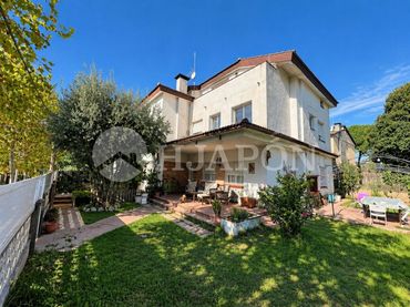 Casa amb jardí en venda a Masnou Alt