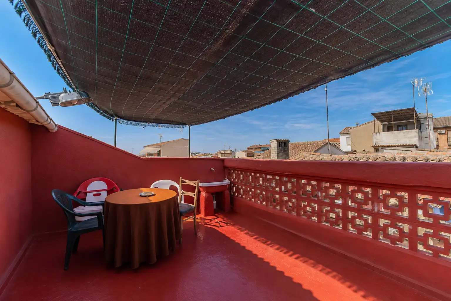Terrasse von Einfamilien-Reihenhaus zum Verkauf in Almorox mit Terrasse, Abstellraum und Möbliert