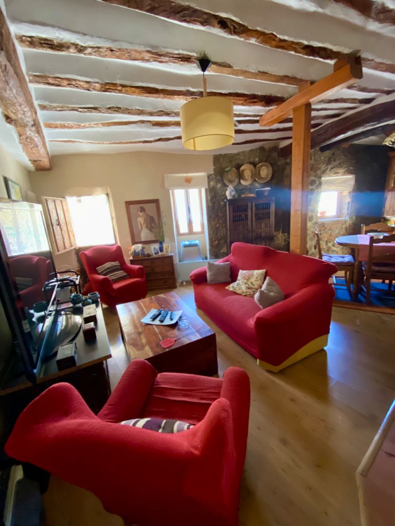 Wohnzimmer von Country house zum verkauf in Cifuentes mit Heizung, Möbliert und Ofen