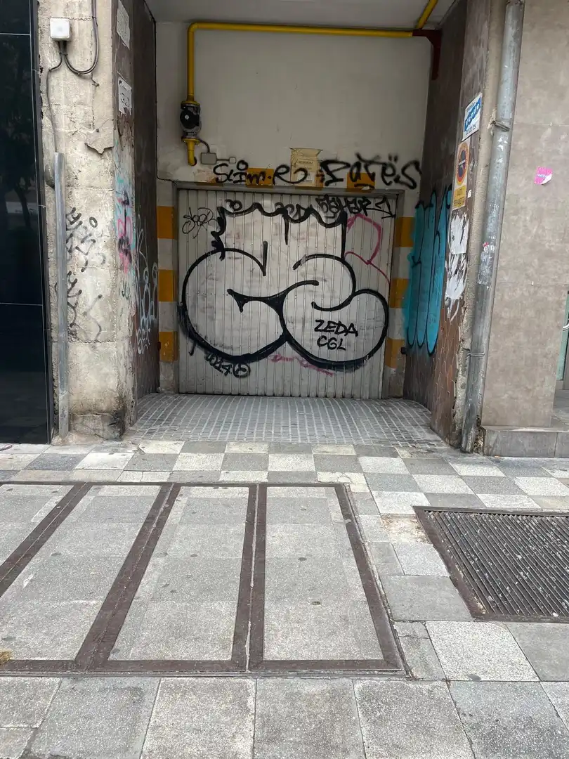 Garage zur Miete in Calle Calle de Fermín Caballero, Centro