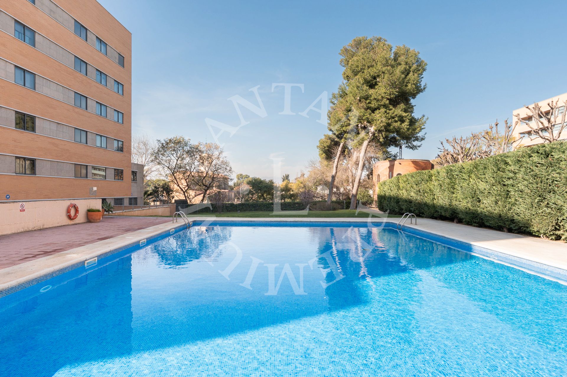 Swimming pool of Flat for sale in Esplugues de Llobregat  with Air Conditioner, Heating and Parquet flooring