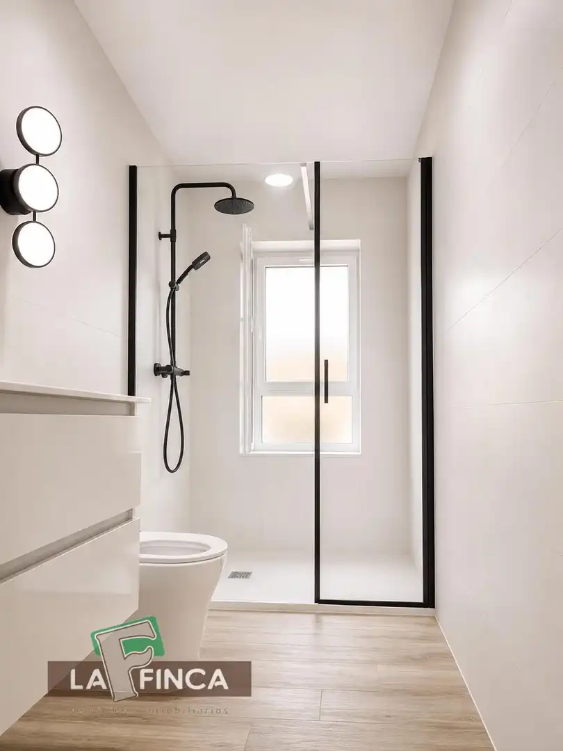 Bathroom of Flat for sale in Oviedo   with Heating and Furnished