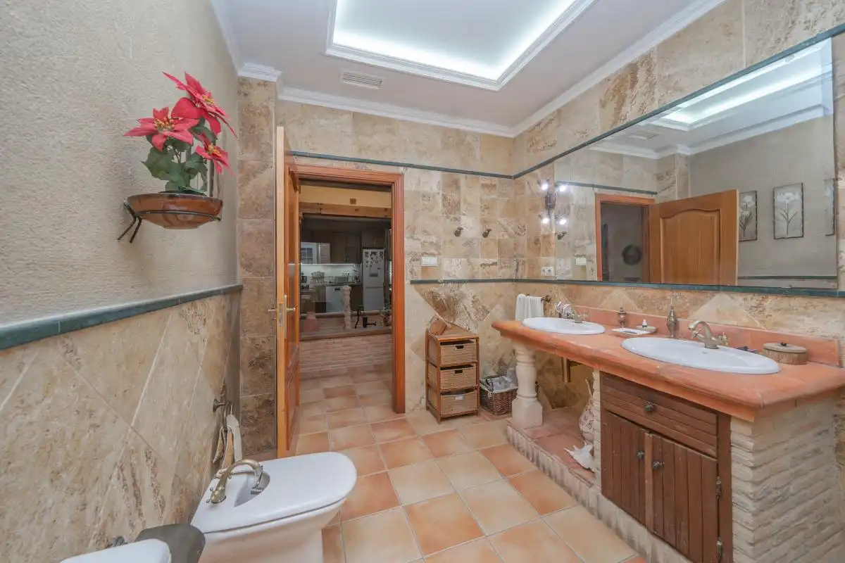 Bathroom of Houses for sale in San Vicente del Raspeig / Sant Vicent del Raspeig  with Air Conditioner, Heating and Private garden