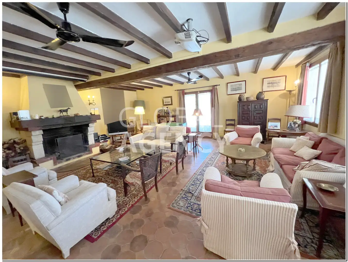 Sala d'estar de Finca rústica en venda en Chinchón amb Aire condicionat, Calefacció i Jardí privat