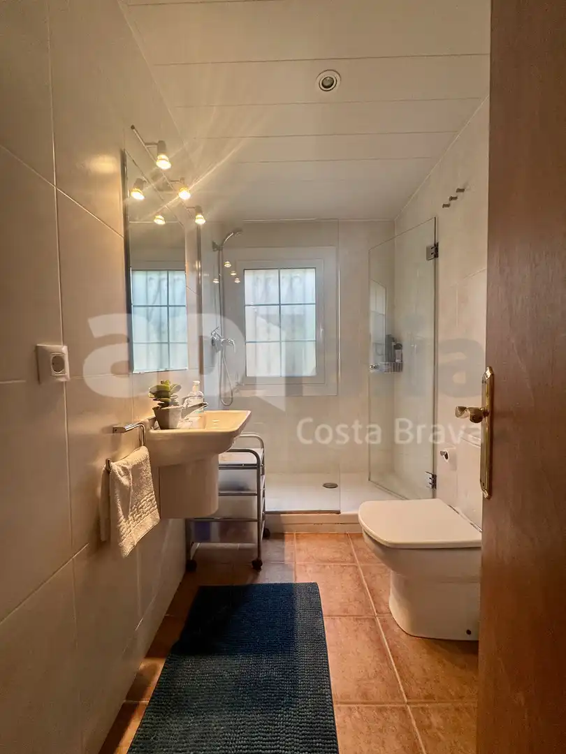 Baño de Apartamento en venta en Lloret de Mar con Jardín privado, Terraza y Amueblado
