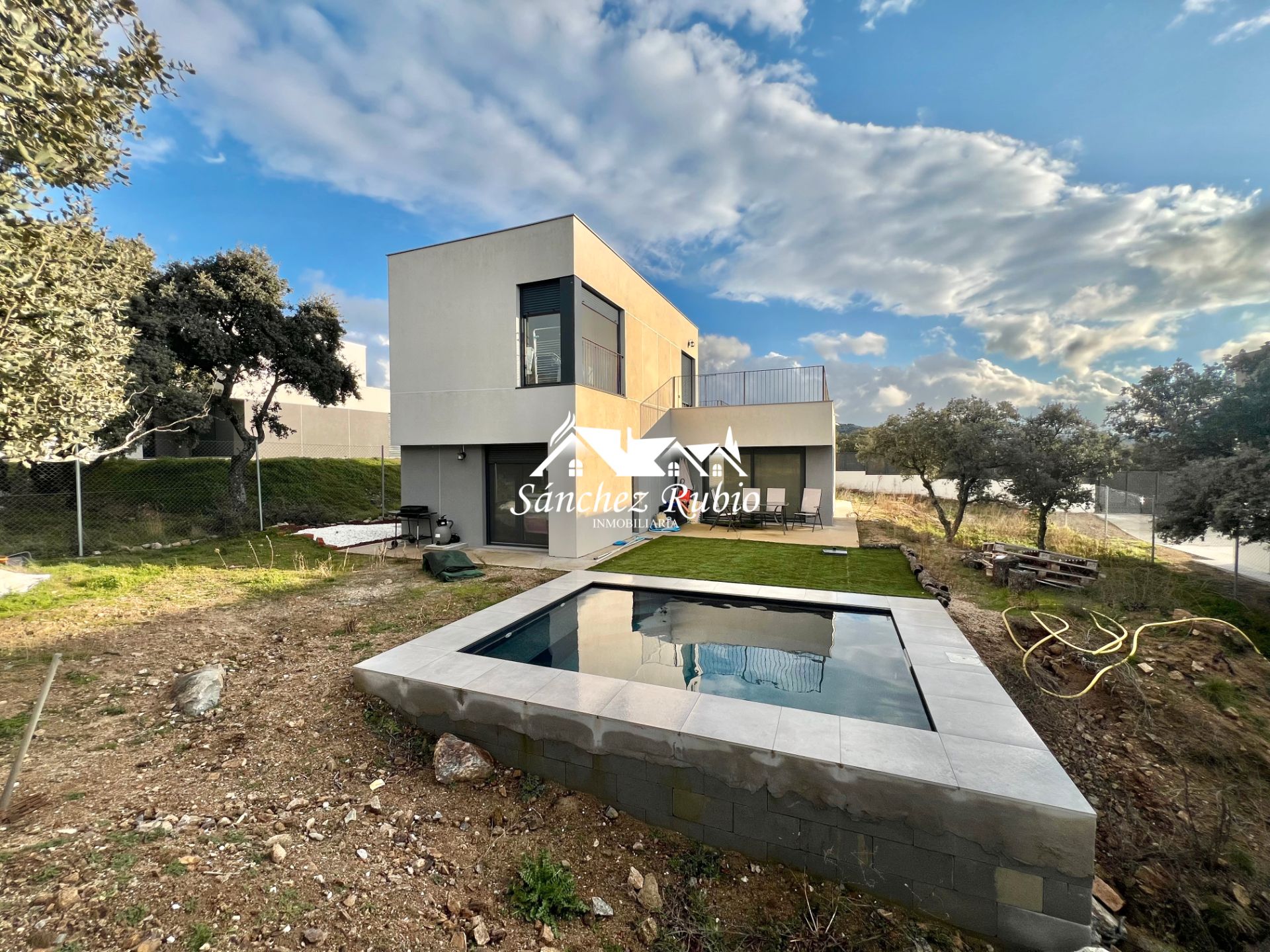 Exterior view of House or chalet for sale in El Espinar  with Air Conditioner, Heating and Private garden