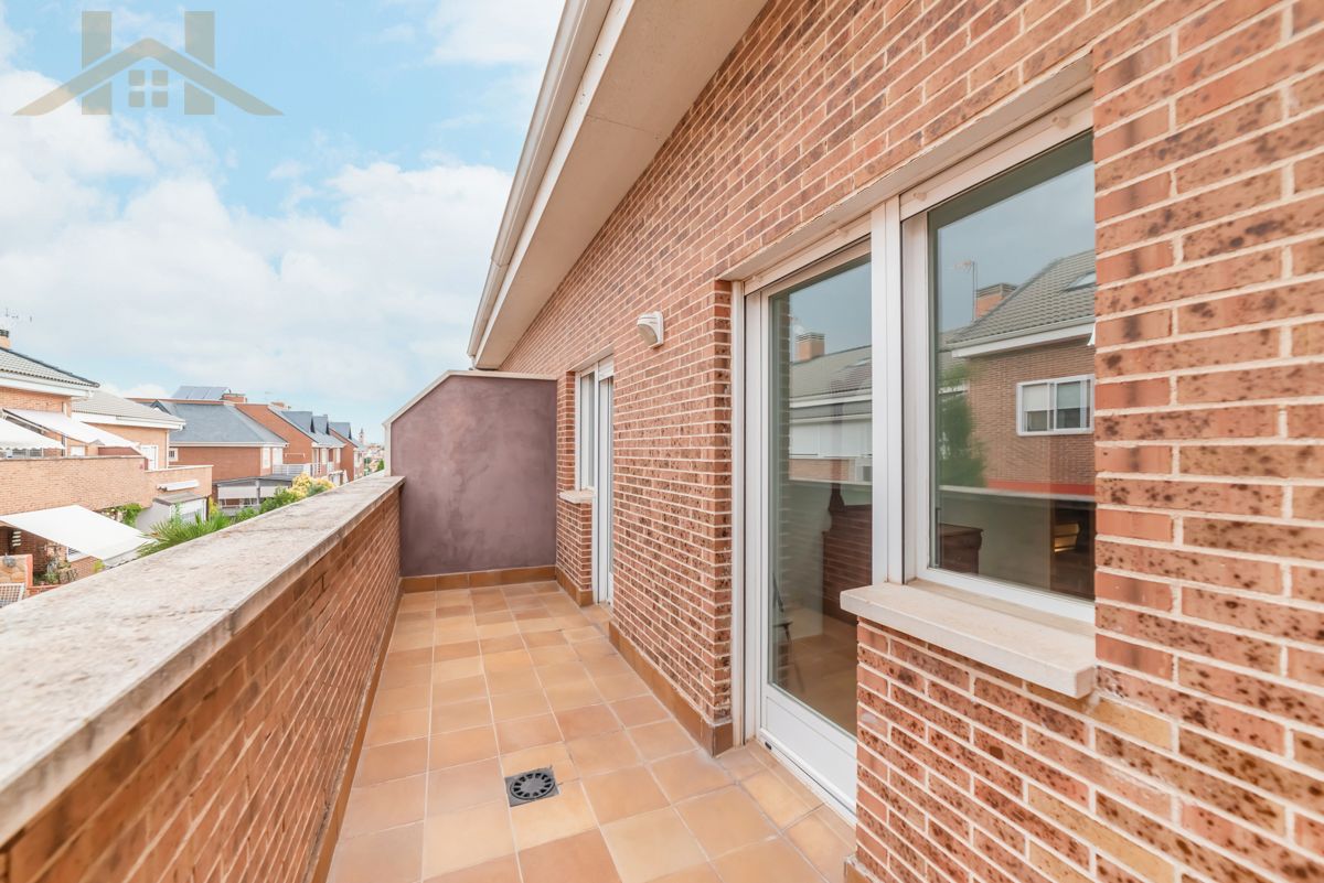 Terrace of Single-family semi-detached for sale in Valdemoro  with Air Conditioner, Heating and Private garden