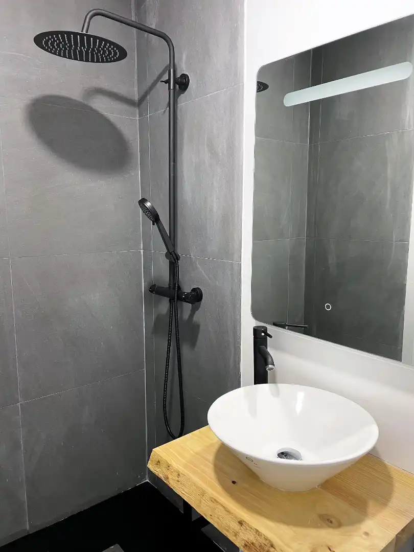 Baño de Piso en venta en Madrid con Calefacción, Terraza y Horno