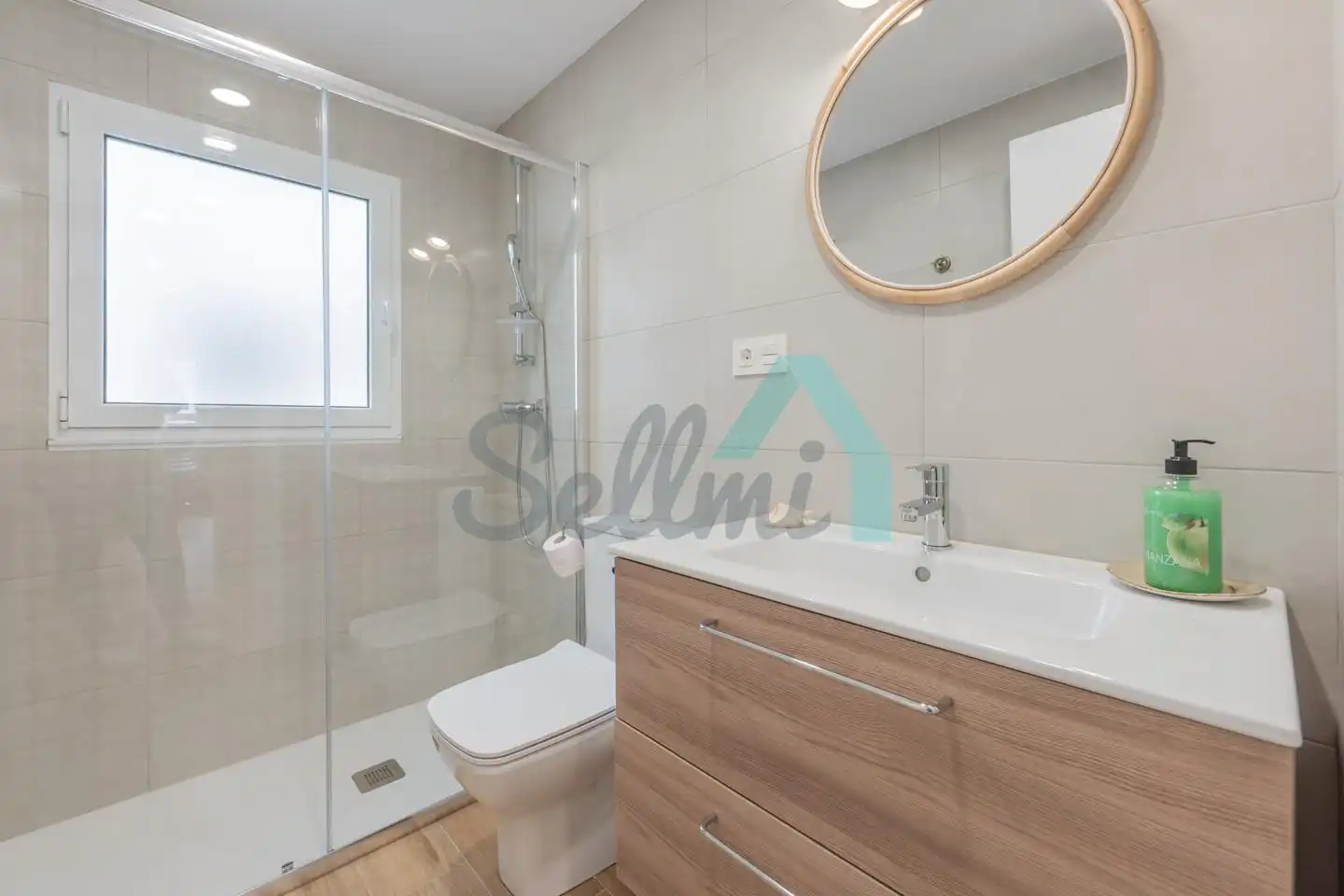 Bathroom of Flat for sale in Oviedo   with Heating and Furnished
