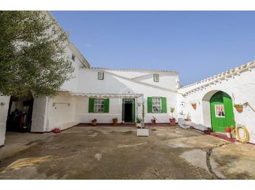 Casa rústica amb jardí en venda a Alaior poble