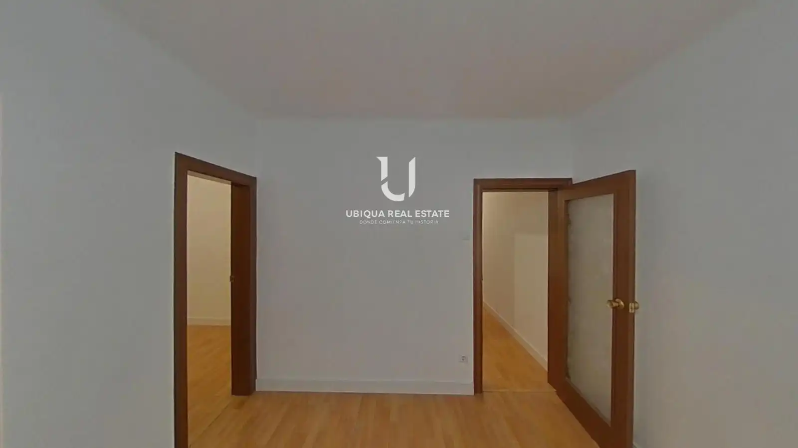 Bedroom of Flat for sale in L'Hospitalet de Llobregat  with Parquet flooring and Oven