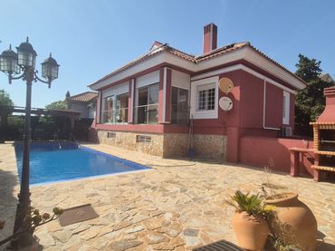 Xalet amb piscina en venda a Altorreal - El Chorrico