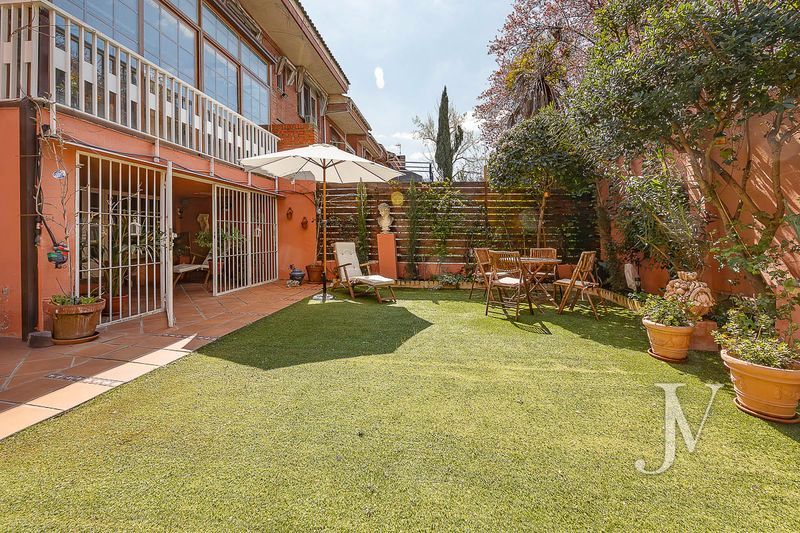 Garden of Single-family semi-detached for sale in  Madrid Capital  with Heating, Private garden and Terrace