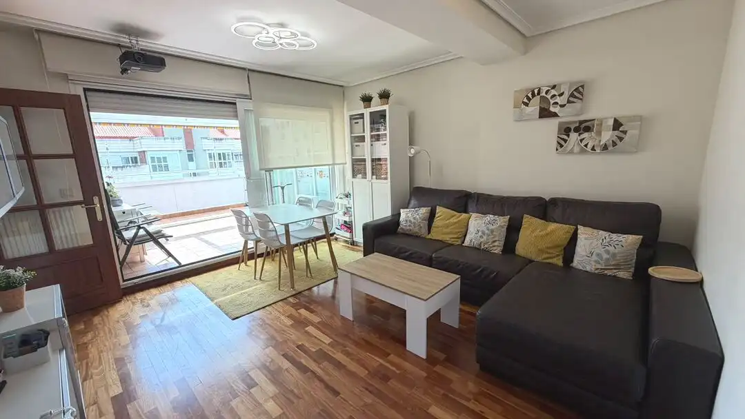 Sala de estar de Ático en venta en Vitoria - Gasteiz con Calefacción, Terraza y Trastero