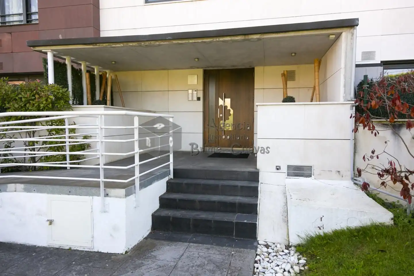 Erdgeschoss zum Verkauf in Oviedo  mit Heizung, Privatgarten und Parkett