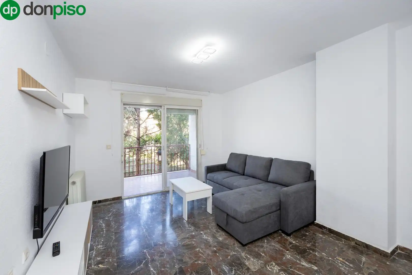 Living room of Flat for sale in Granada  with Alarm