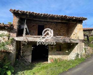 Vista exterior de Casa o xalet en venda en Onís amb Terrassa