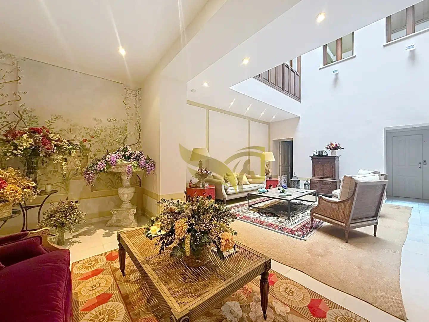 Wohnzimmer von Einfamilien-Reihenhaus zum Verkauf in Sevilla mit Klimaanlage, Heizung und Privatgarten
