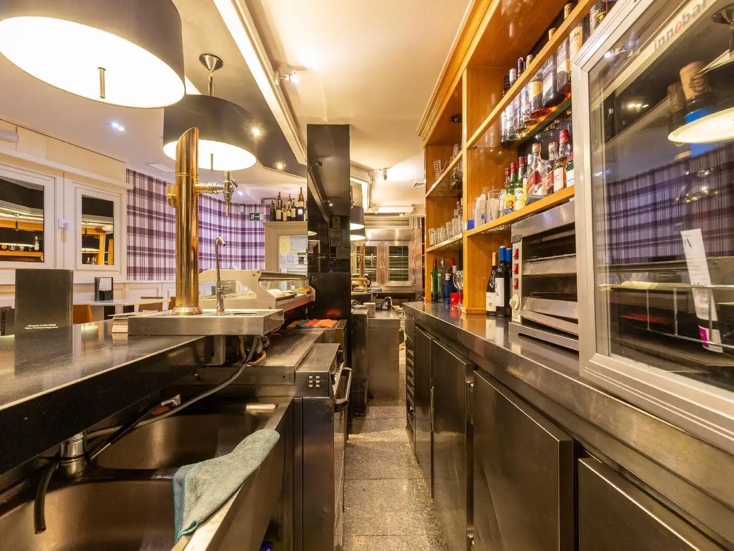 Cocina de Local en venta en Madrid