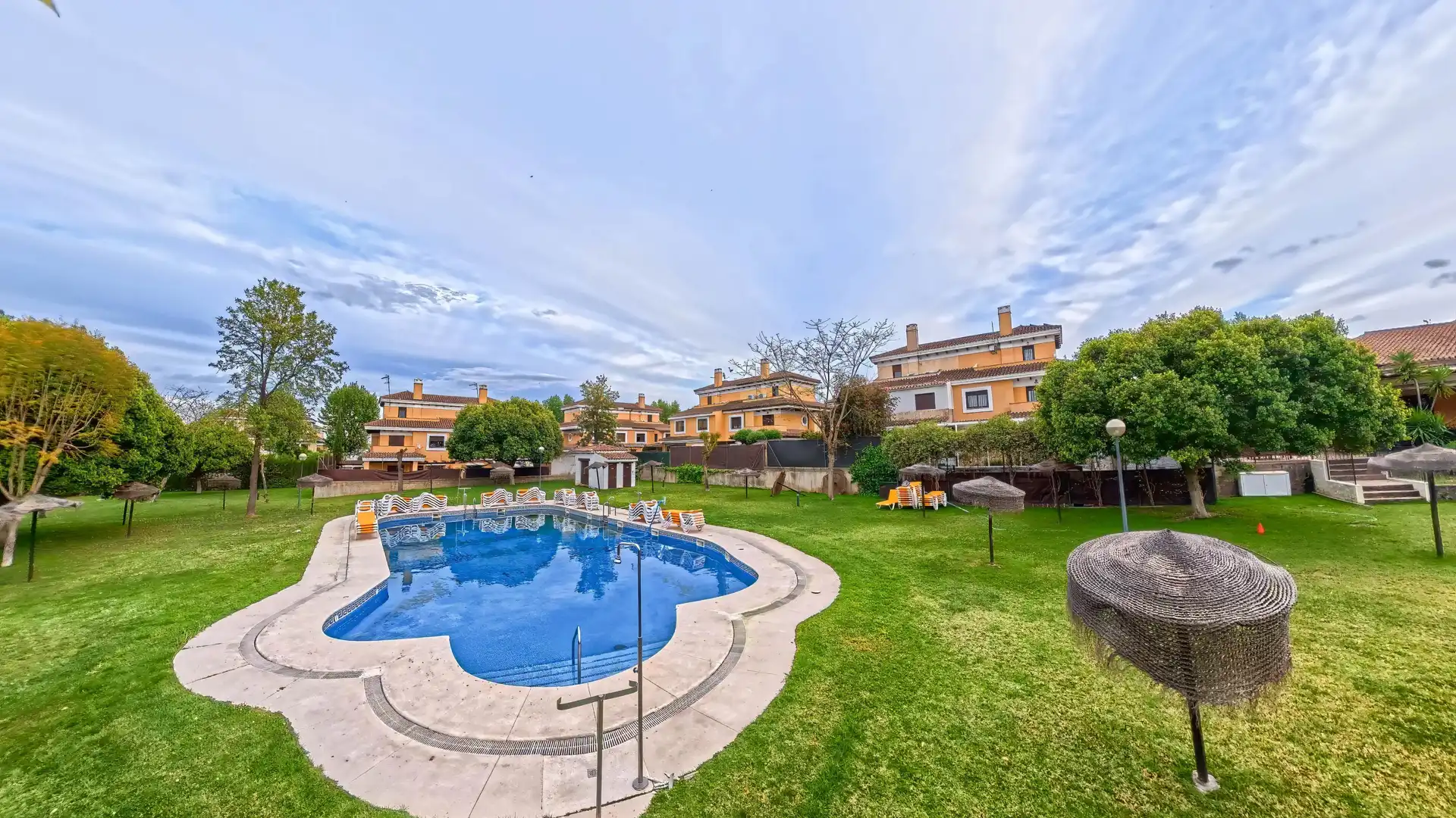 Jardí de Casa adosada en venda en Espartinas amb Jardí privat, Terrassa i Piscina comunitària