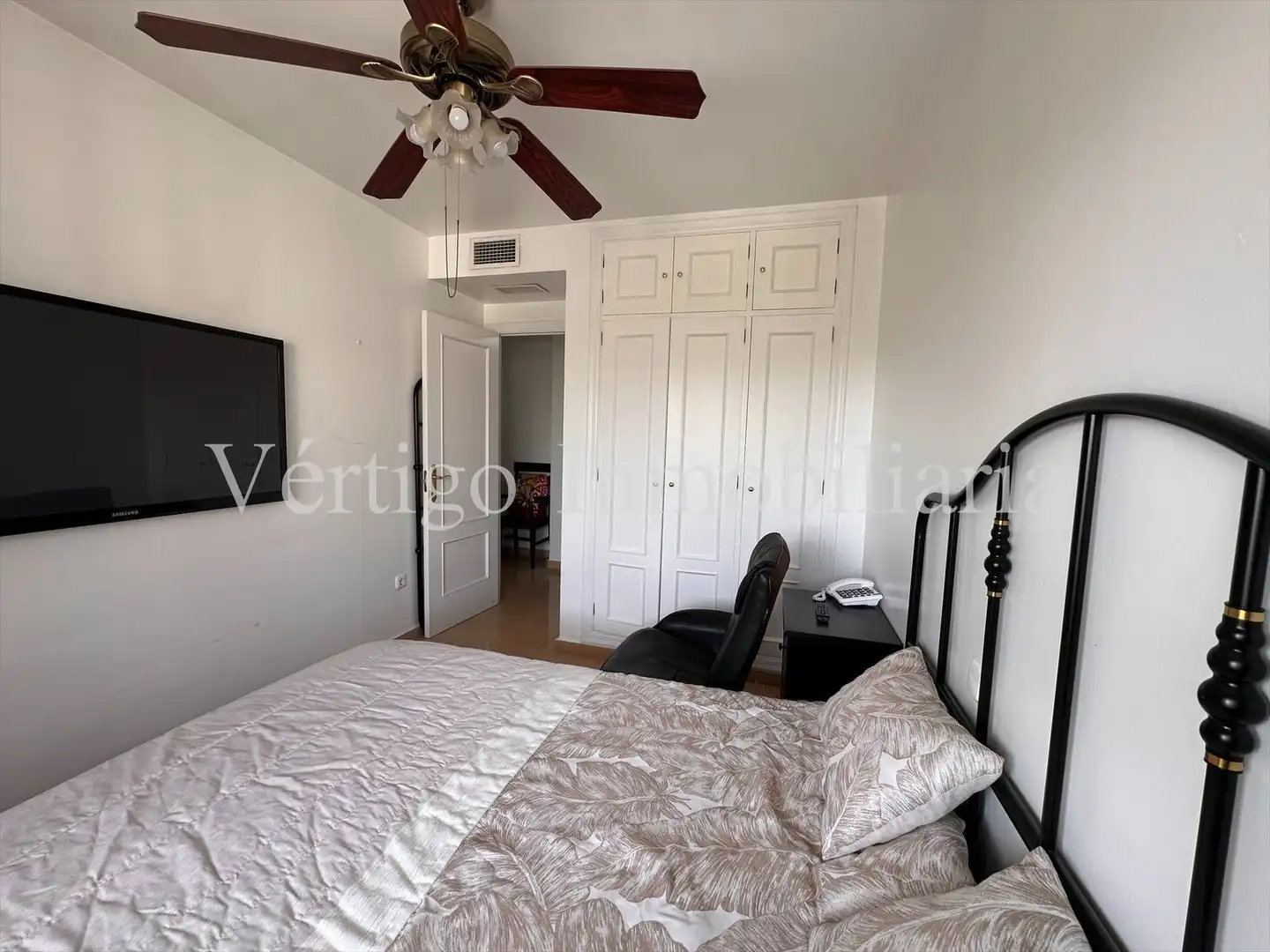 Bedroom of Flat for sale in Dos Hermanas  with Air Conditioner, Heating and Private garden