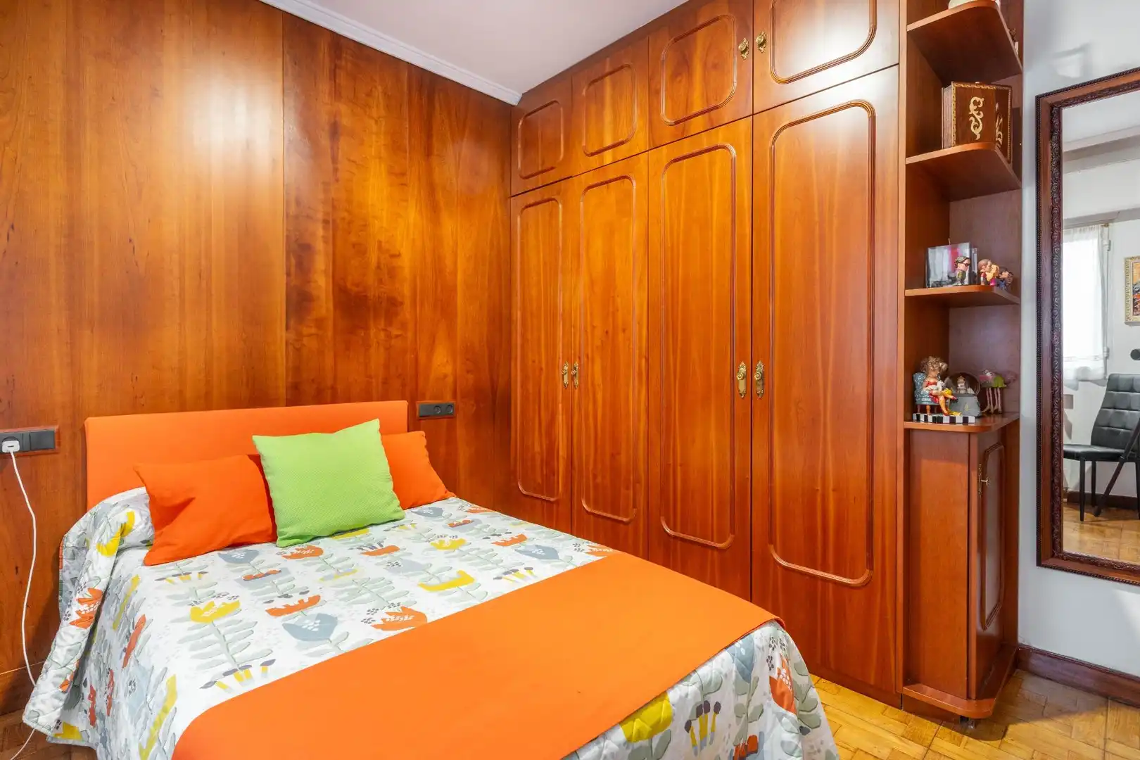 Habitación de Piso en venta en Oviedo  con Calefacción