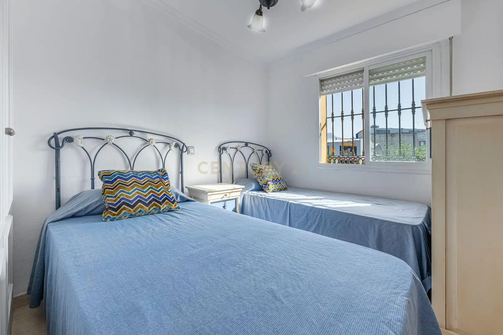 Dormitori de Casa adosada en venda en Marbella amb Piscina comunitària