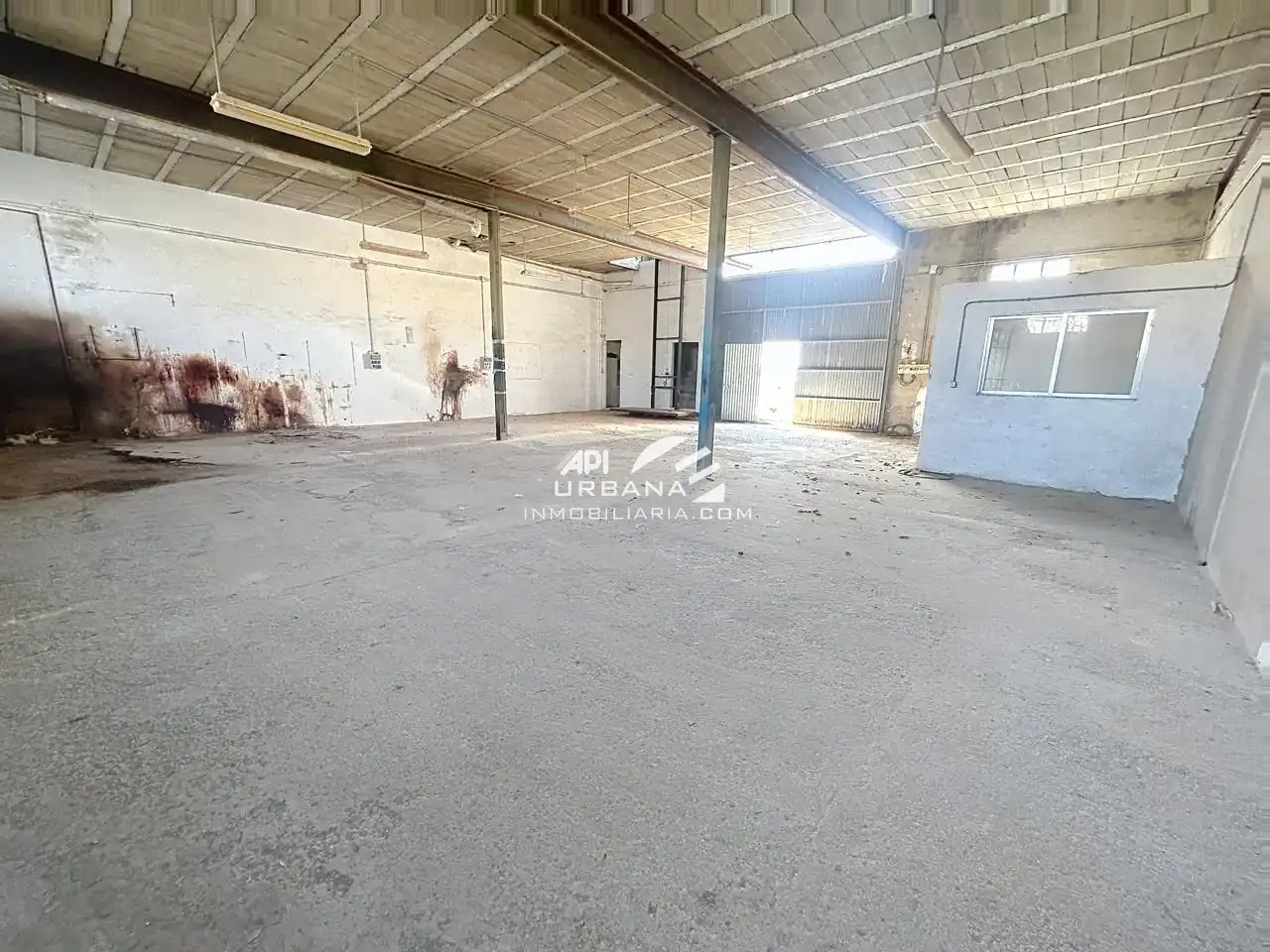 Nau industrial en venda en Lucena
