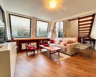 Sala d'estar de Àtic en venda en Vigo  amb Calefacció i Moblat