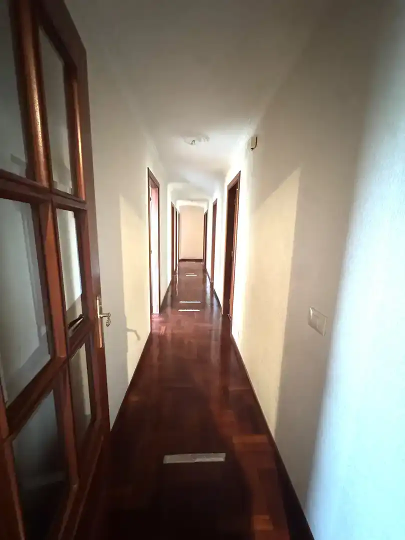 Wohnung zum Verkauf in Teo mit Klimaanlage, Schwimmbad und Balkon