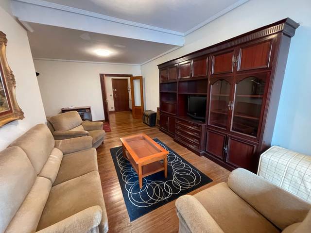 Piso en Venta en Blas de Otero Kalea en San Pedro de Deusto - La Ribera