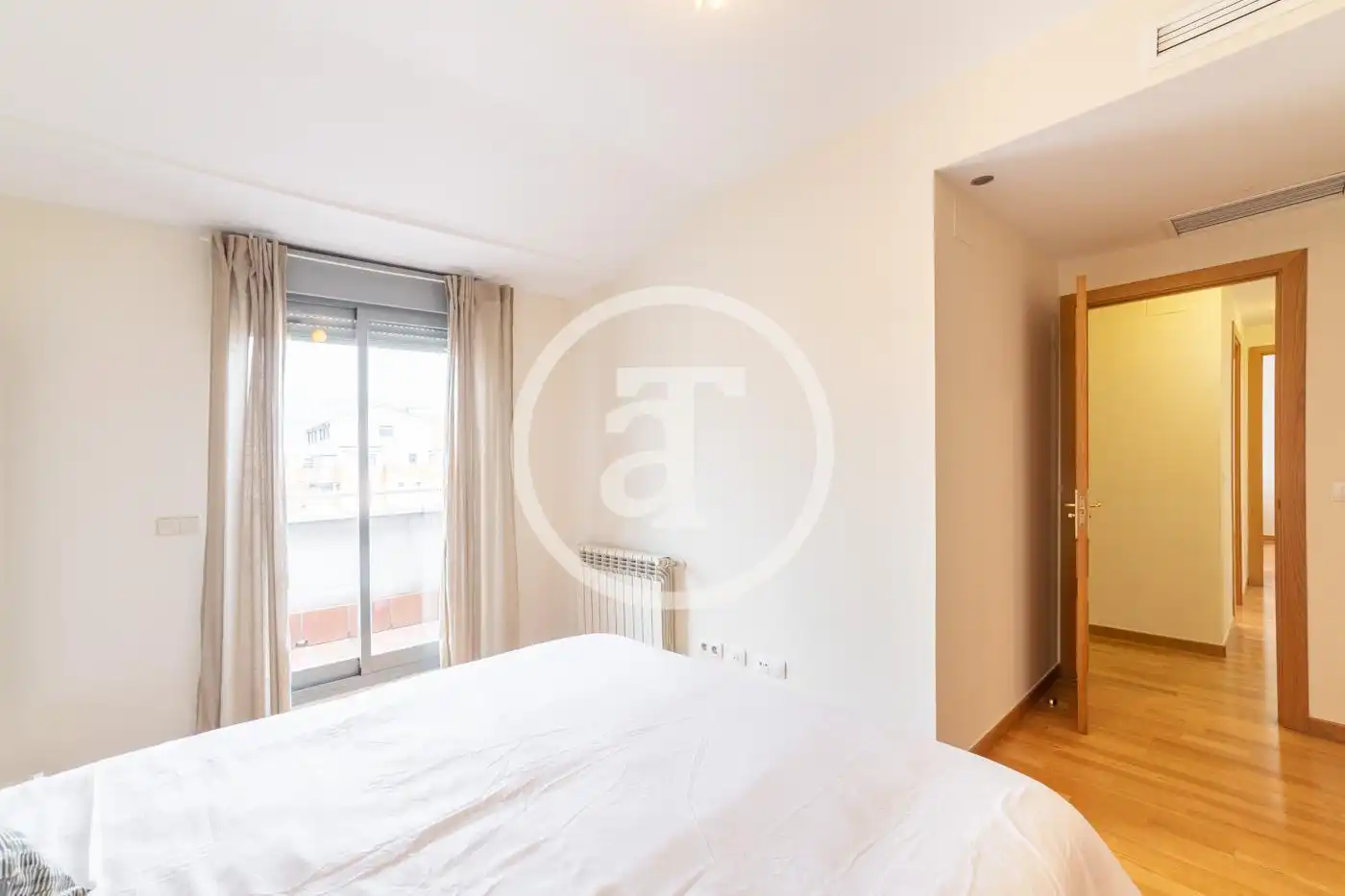 Attic for rent in Calle Fuente Cisneros, Parque Oeste - Fuente Cisneros