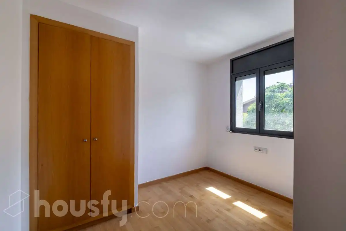 Bedroom of Flat for sale in Sant Cugat del Vallès  with Air Conditioner, Heating and Private garden