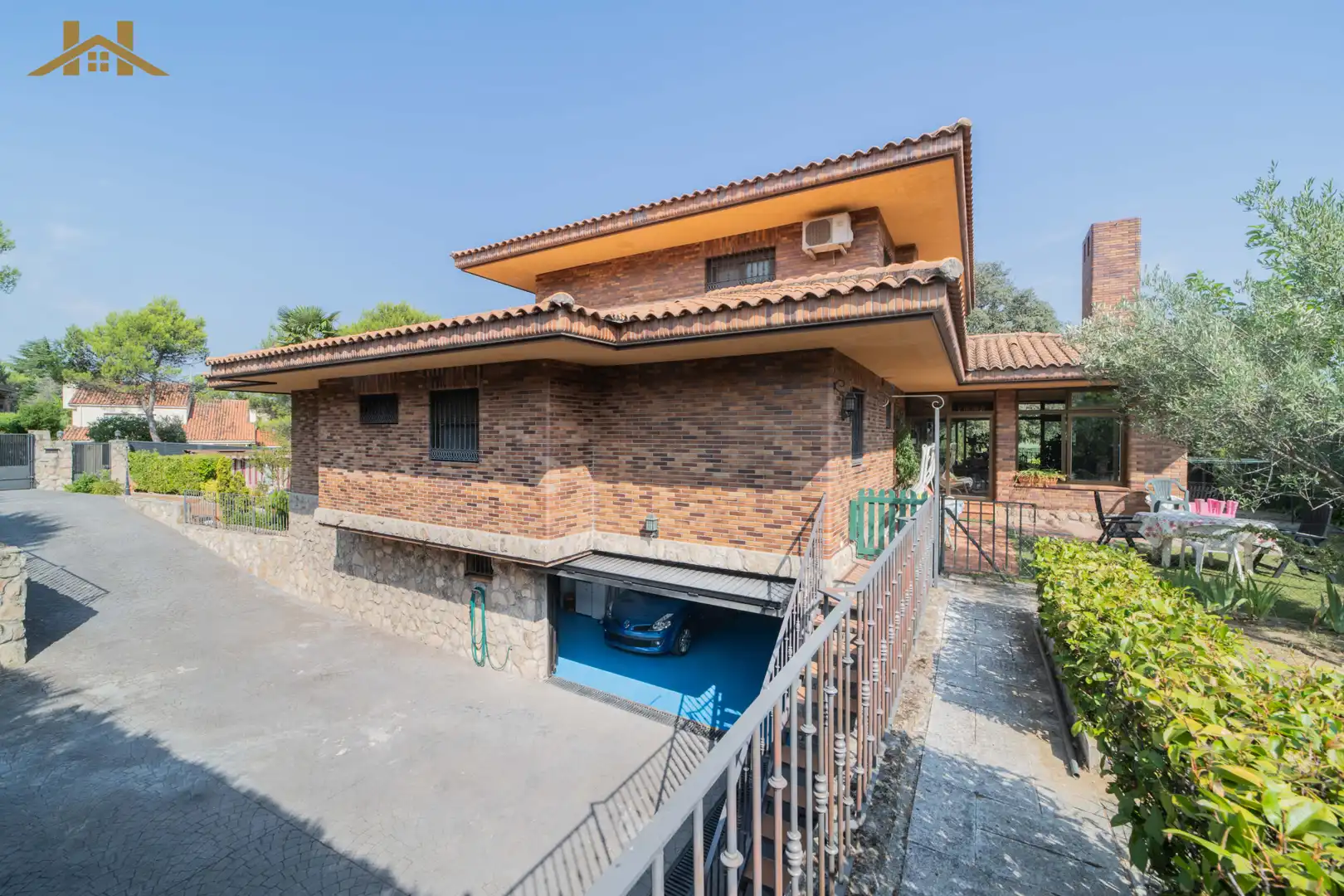 Vista exterior de Casa o xalet en venda en Villaviciosa de Odón amb Moblat
