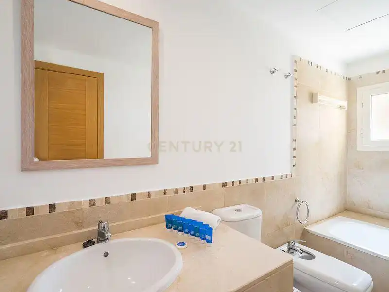 Baño de Apartamento en venta en Manilva con Jardín privado, Amueblado y Lavadora
