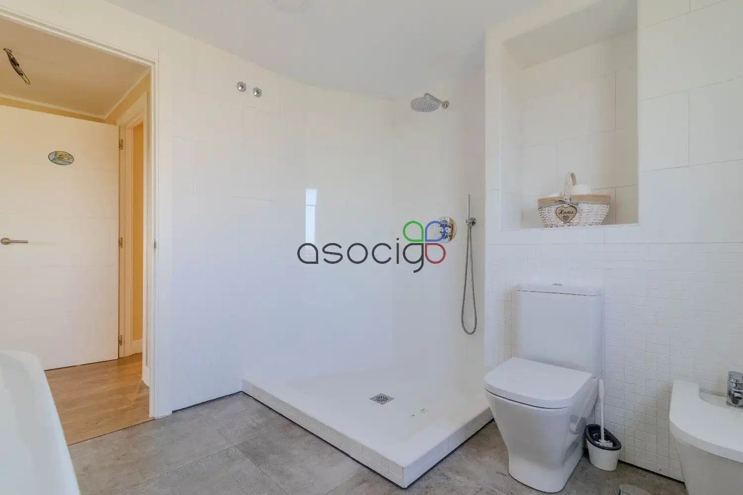 Bathroom of Houses for sale in Cabanillas del Campo  with Air Conditioner, Heating and Storage room