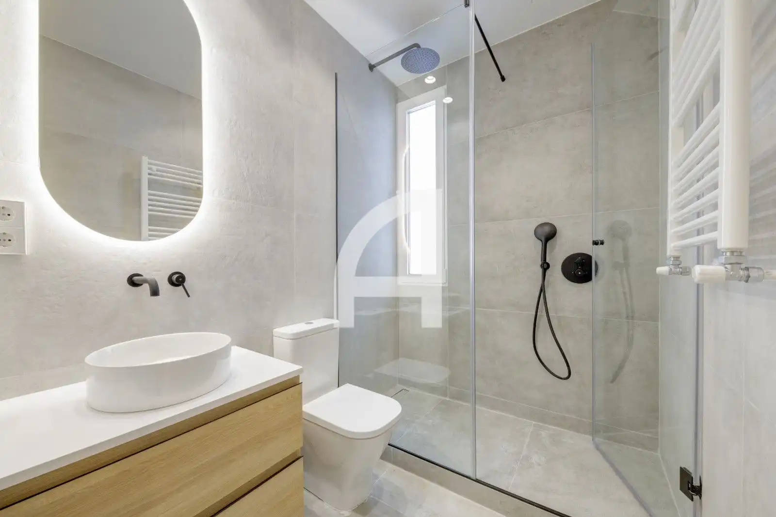 Badezimmer von Wohnung zum Verkauf in Madrid mit Klimaanlage, Heizung und Terrasse