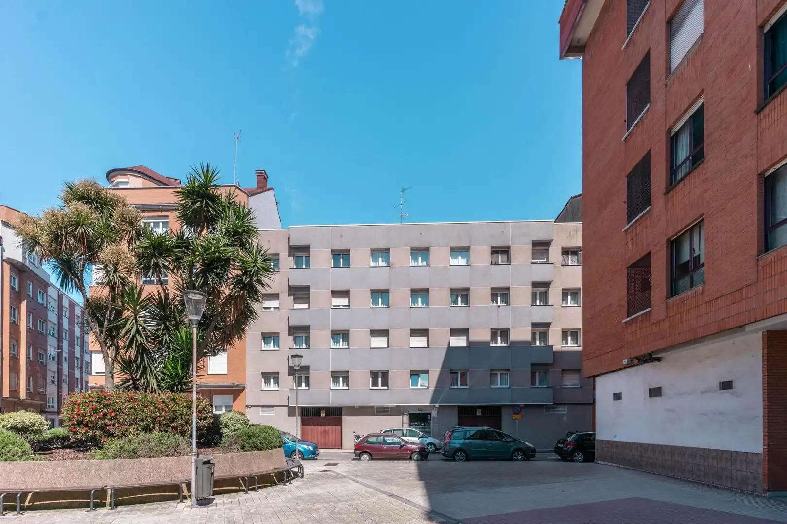 Vista exterior de Pis en venda en Gijón  amb Calefacció, Jardí privat i Terrassa
