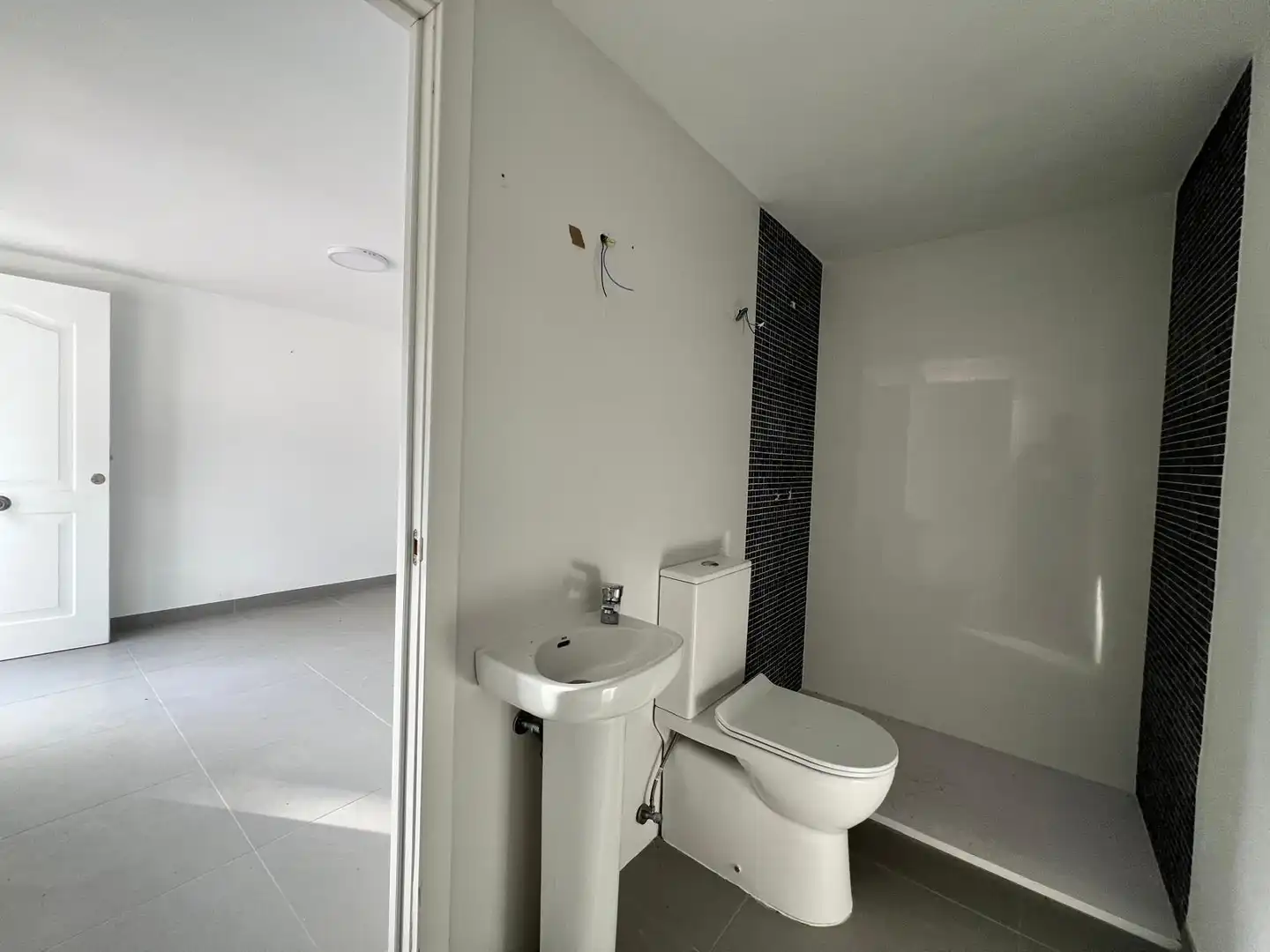 Bany de Casa o xalet en venda en La Nucia amb Jardí privat, Terrassa i Piscina