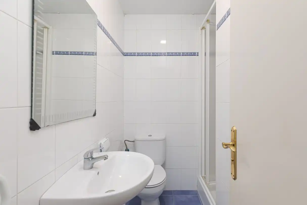 Bany de Casa o xalet en venda en Donostia - San Sebastián  amb Calefacció i Balcó