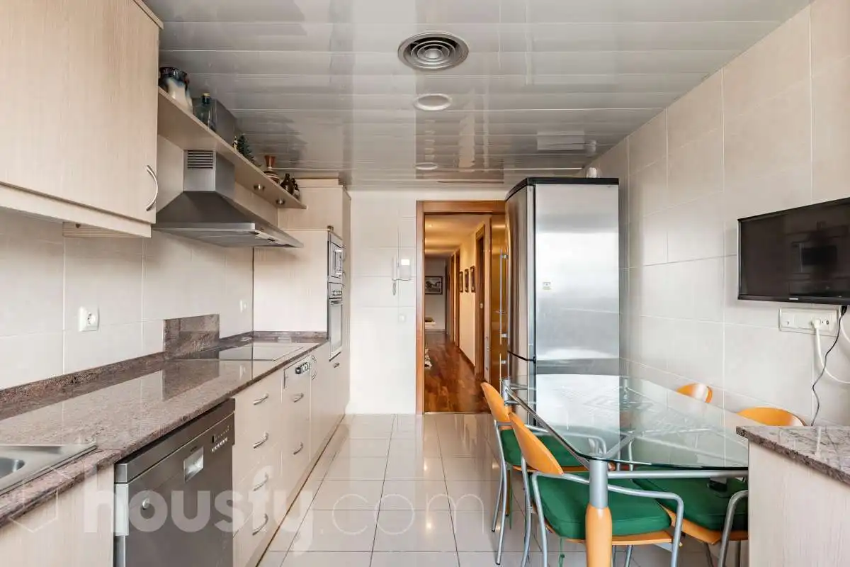 Cocina de Piso en venta en Esplugues de Llobregat con Aire acondicionado, Calefacción y Parquet