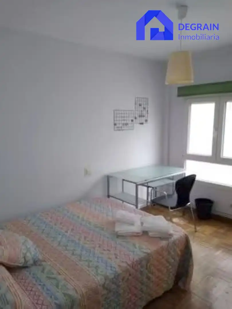 Schlafzimmer von Wohnung zur Miete in Oviedo  mit Möbliert