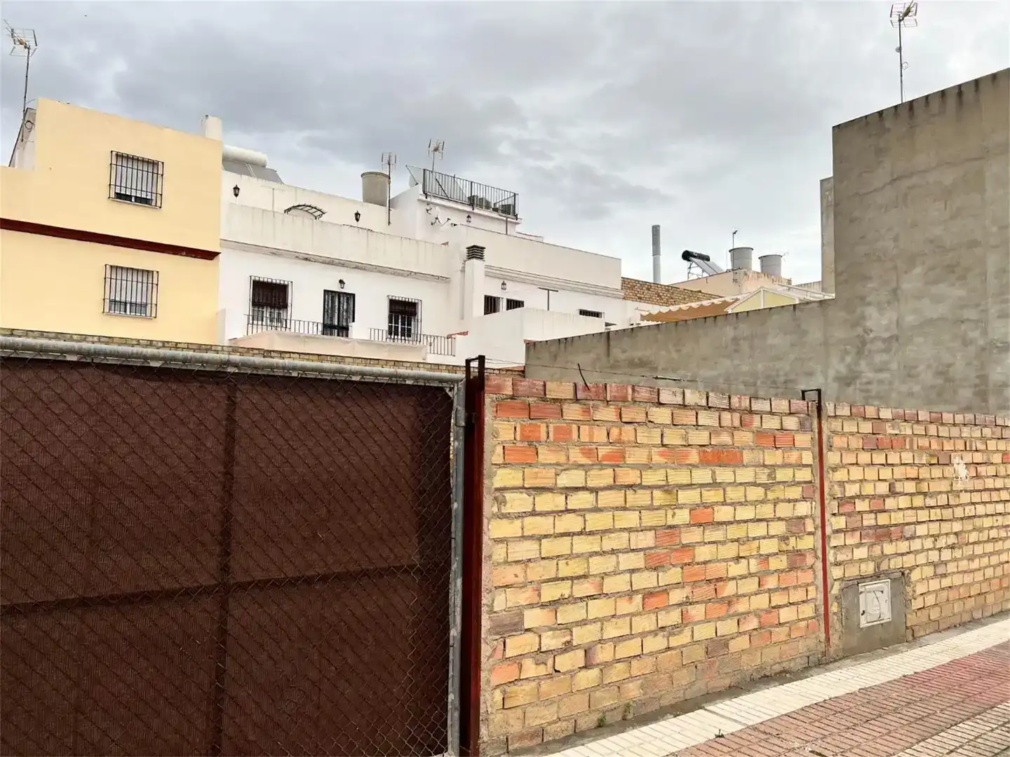 Vista exterior de Casa adosada en venta en Alcalá del Río, Sevilla