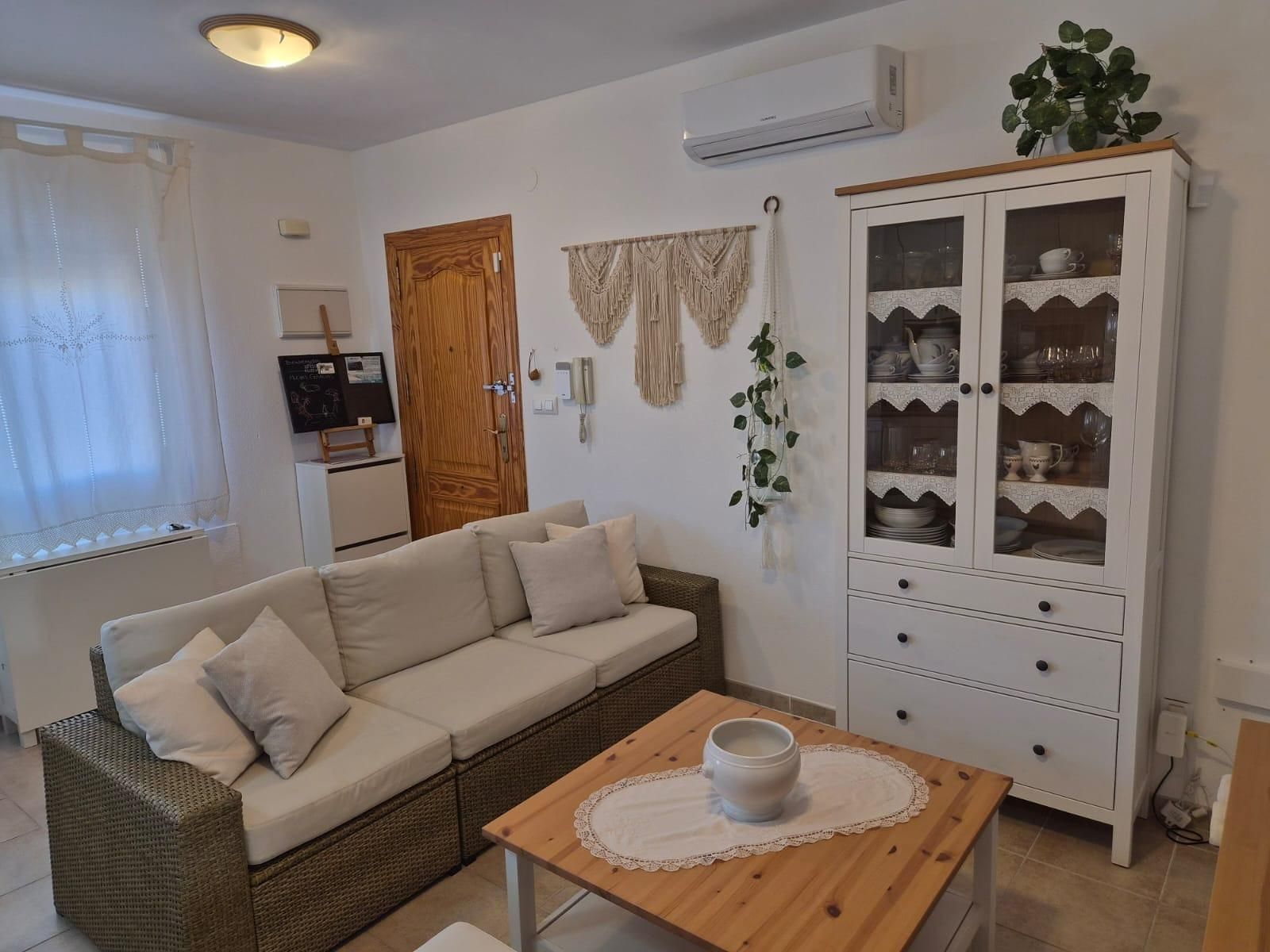 Sala d'estar de Apartament en venda en Águilas amb Aire condicionat
