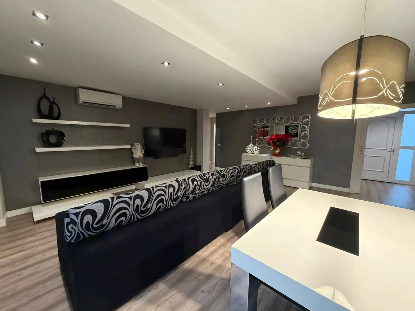 Living room of Houses for sale in Albesa  with Air Conditioner, Heating and Parquet flooring