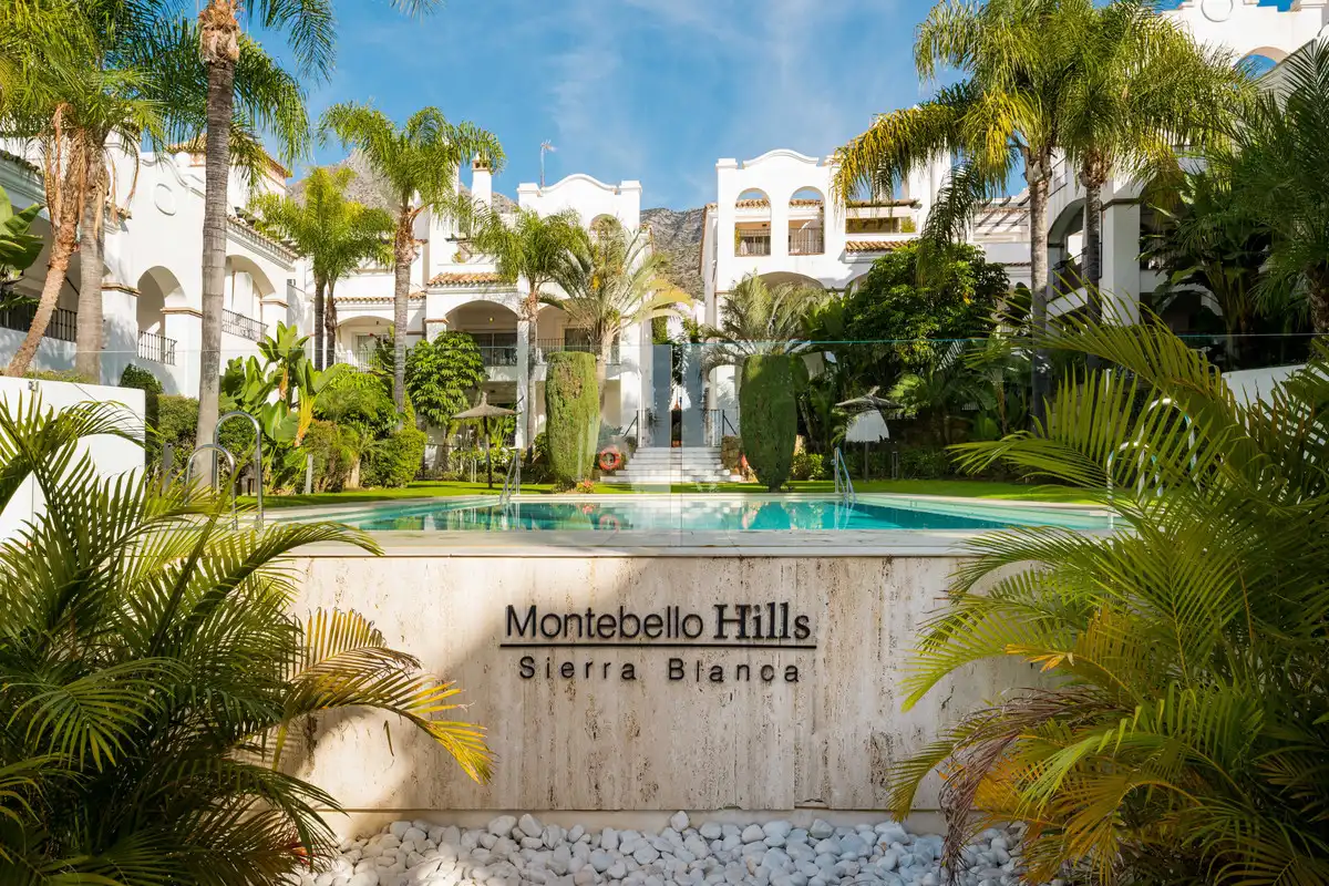 Vista exterior de Piso en venta en Marbella con Aire acondicionado y Trastero