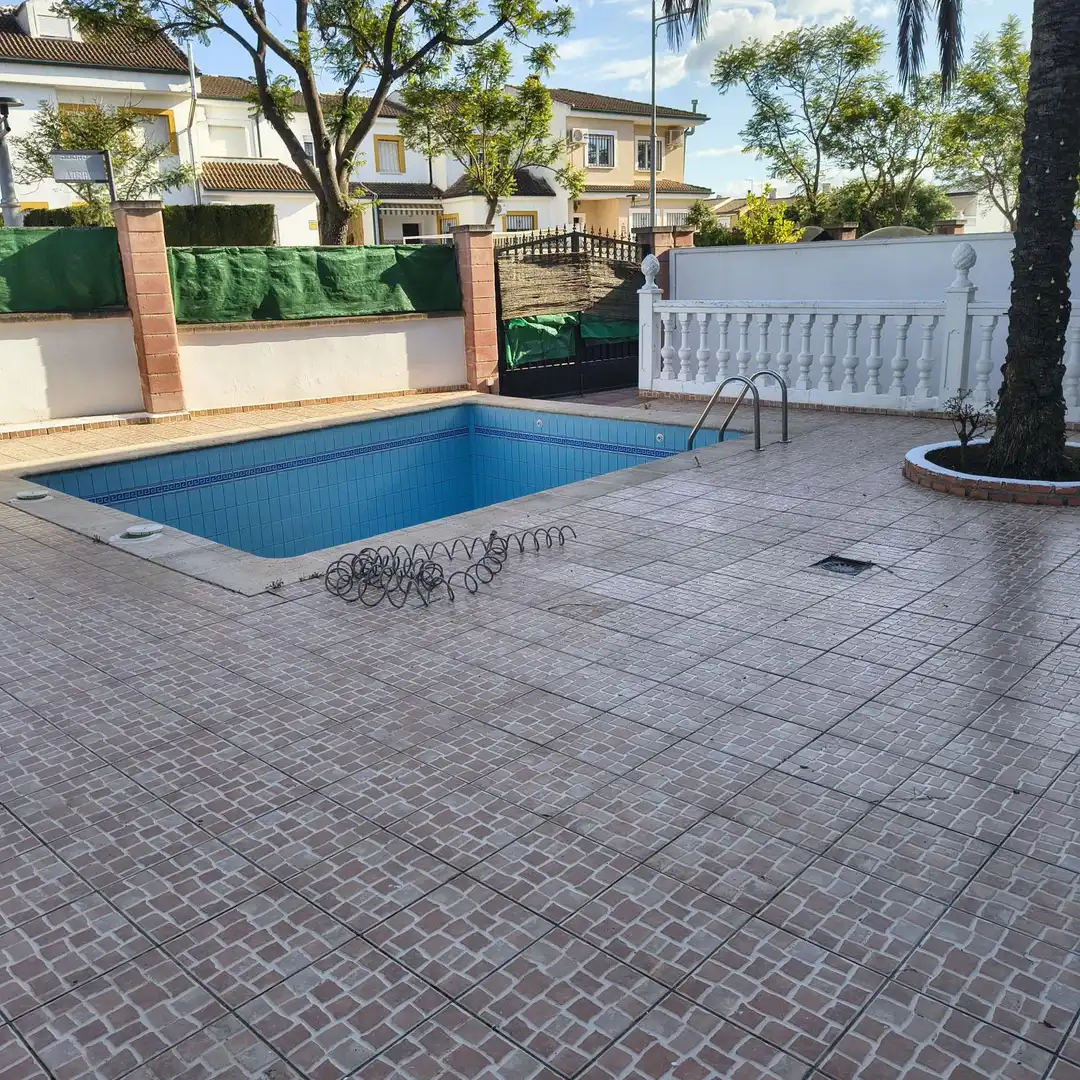 Piscina de Casa o chalet en venta en Linares con Piscina