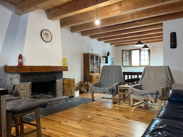 Sala d'estar de Finca rústica en venda en Alt Àneu amb Moblat